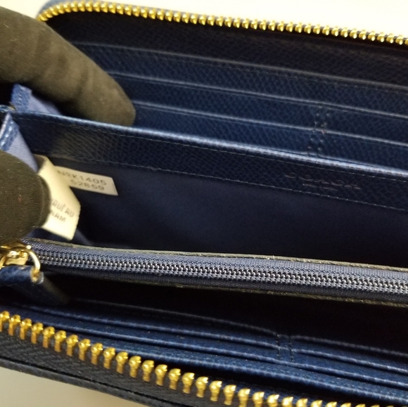 COACH Beautiful Large Zippy compact Wallet Signature - Picture 16 of 16